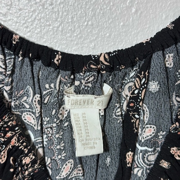 Forever 21 Women Black Top Blouse Open Back Size M. - Picture 4 of 8